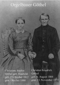 Christian Friedrich Göthel war das älteste Kind eines Häuslers und Instrumentenbauers. Seine Vorfahren väterlicherseits waren mindestens seit 3 Generationen Geigen-bzw. Instrumentenbauer (Serinetten "Leierkästen" und weitere). Das Haus an der Eppendorfer Straße 3 ist sein Geburts- und Wohnhaus mit Werkstatt. Er hat diese Orgel mit 44 Jahren, im Jahre 1848 nach 2 Jahren Bauzeit fertiggestellt.